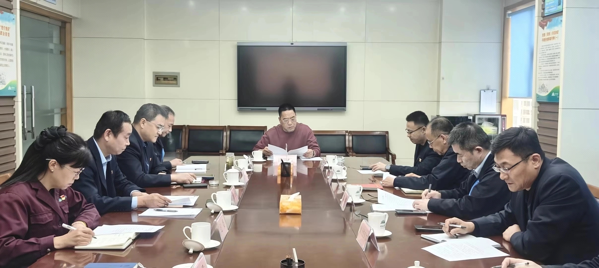 集团党委理论学习中心组开展深入贯彻中央八项规定精神学习教育专题学习