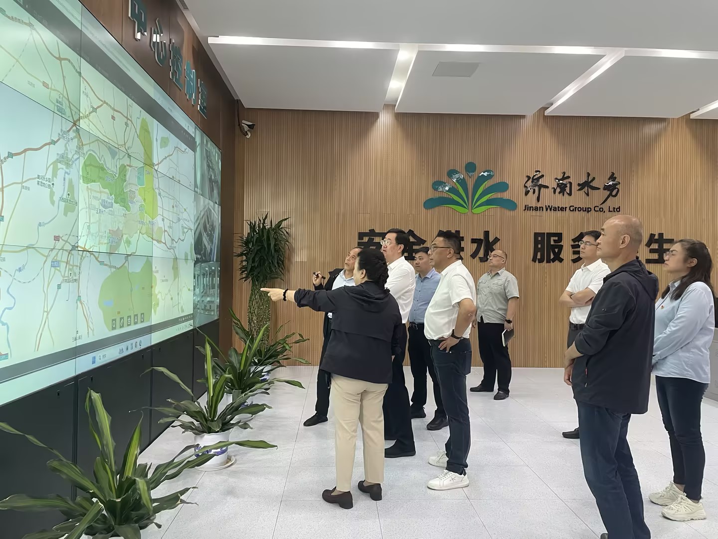 山东省住建厅侯晓滨带队到旅游路水厂开展城市供水调研